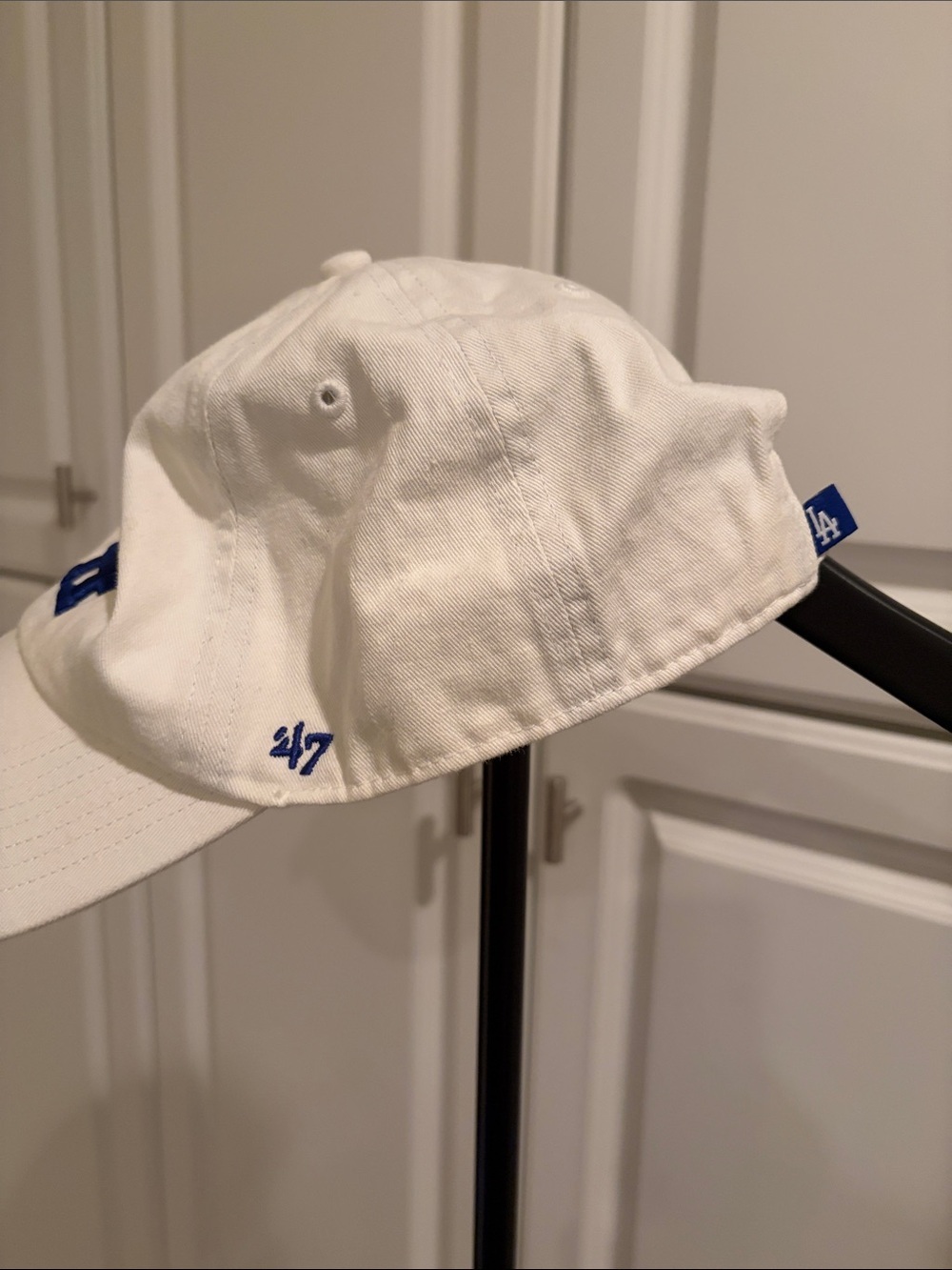 47 Brand White Baseball Cap with Blue LA Logo - Picture 2 of 5